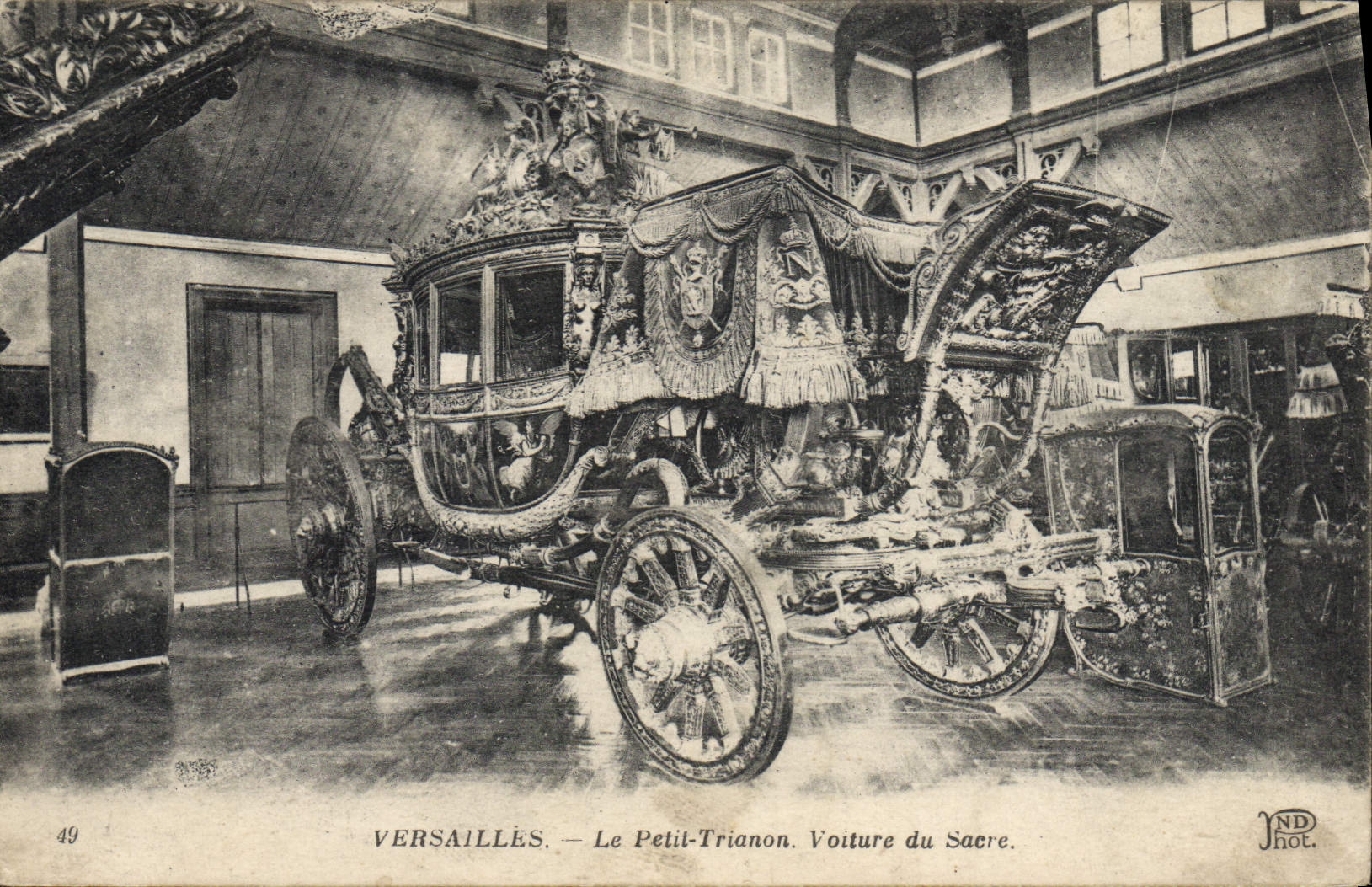 Versailles — Le Petit-Trianon. Voiture du Sacre.