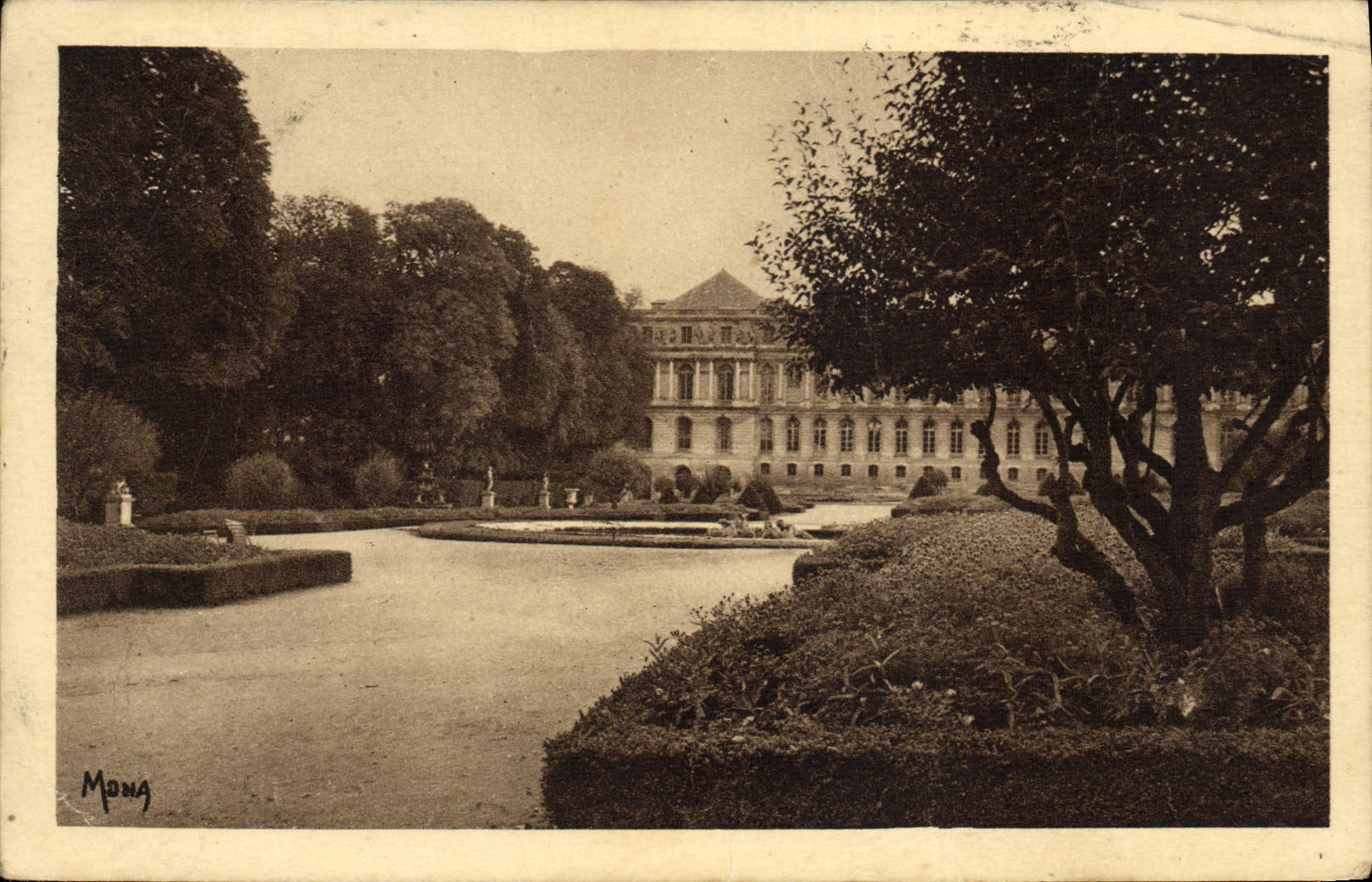 Le Château l'Opéra — vue prise des Parterres du nord — éditeur Mona