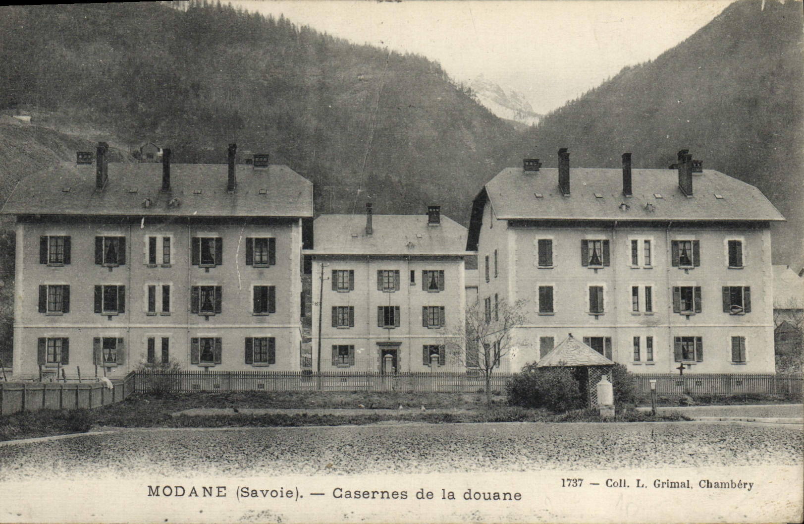 CPA Douanes Modane Casernes de la douane 