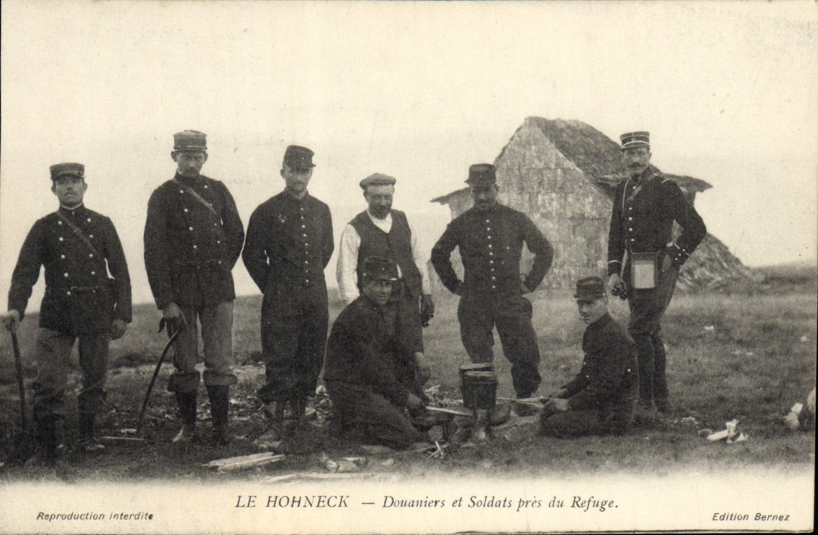 Le Hohneck — Douaniers et Soldats près du Refuge — Edition Bernez