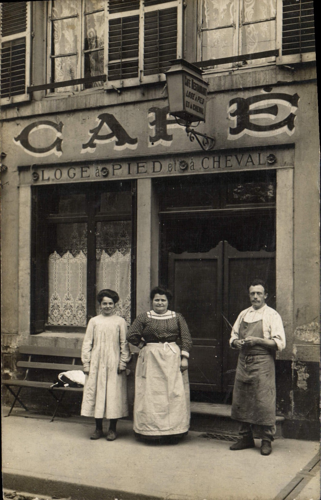 CARTE PHOTO Cafe Loge Pied et a cheval