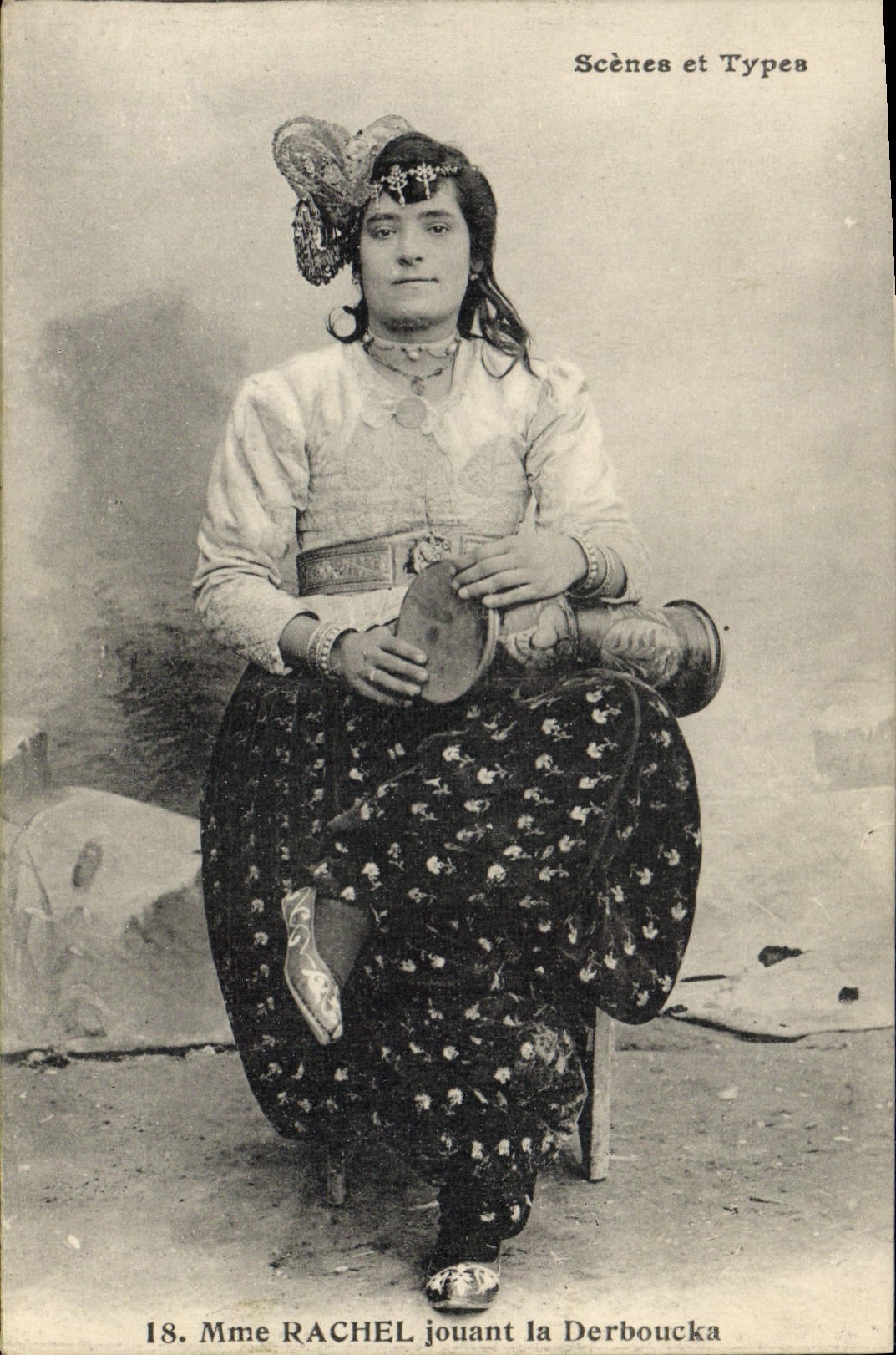 Mme RACHEL jouant la Derboucka — Scènes et Types, n°18