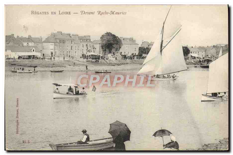 CPA Bateau Voilier Regates en Loire Devant Roche Maurice 