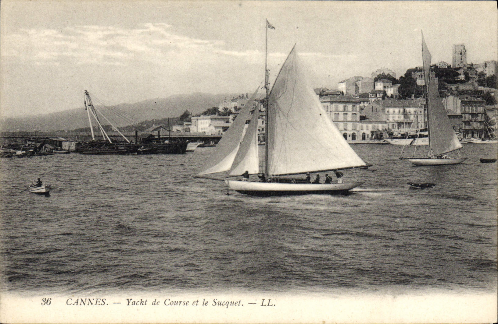 CPA Bateau Voilier Cannes Yacht de course et le Sucquet