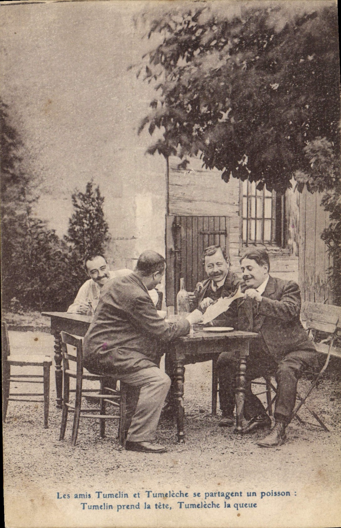 Los amigos Tumelin y Tumelèche se reparten un pez — Tumelin toma la cabeza, Tumelèche la cola — P. B., edit. Châlons-sur-Marne