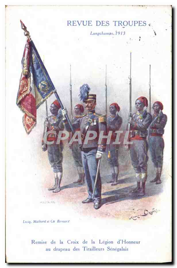 Overhandiging van de Orde van de Legioen van Eer aan het vlaggenstok van de Tirailleurs Sénégalais — Revue des Troupes, Longchamps 1913 — uitgever Lecig, Mathorel et Cie Bernard