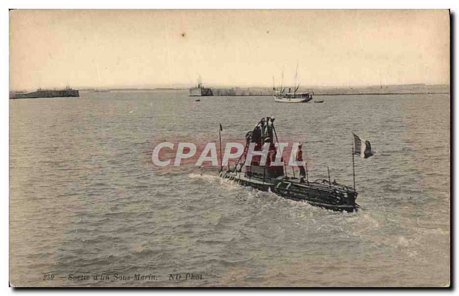 CPA Bateau Sous marin Sous-marin Sortie 