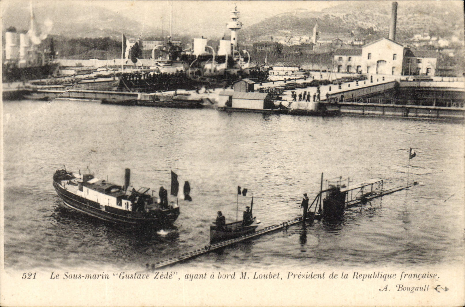 CPA Bateau Sous marin Sous-marin Gustave Zele ayant a bord M Loubet President de la Republique Francaise
