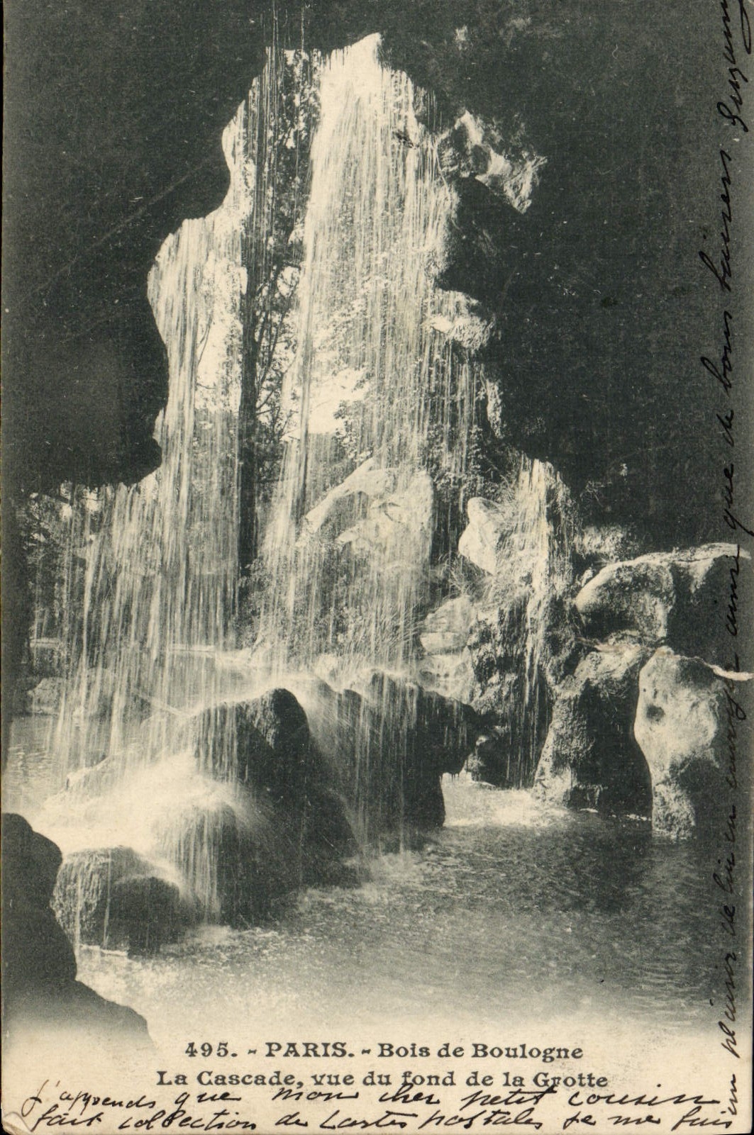 CPA Paris Bois de Boulogne La cascade vue du fond de la grotte