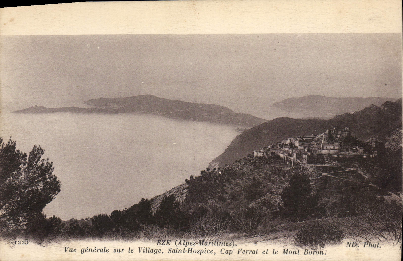 Eze (Alpes-Maritimes) — Vue générale sur le Village, Saint-Hospice, Cap Ferrat et le Mont Boron — ND. Phot.