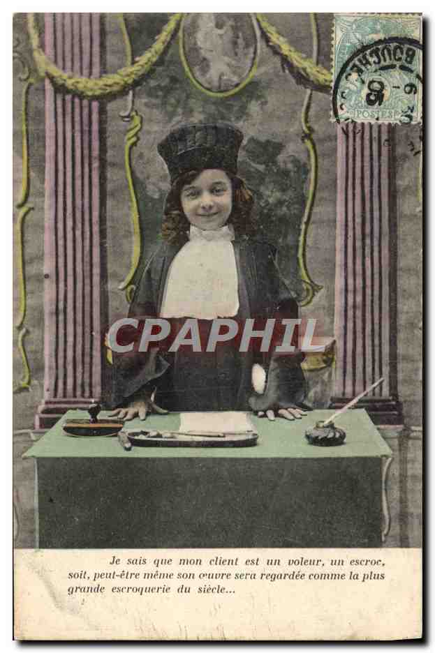 Je sais que mon client est un voleur, un escroc... — jeune femme en robe de juge — éditeur non visible