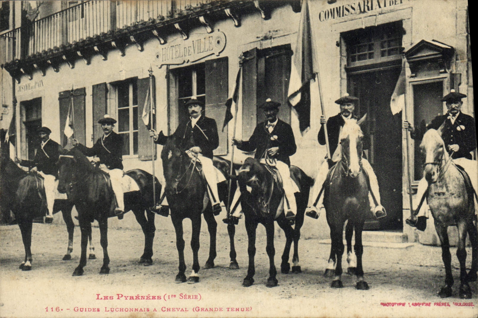 Les Pyrénées (1ère Série) — Guides Luchonnais à cheval (Grande tenue) — Phototype L'Asphique Frères, Toulouse
