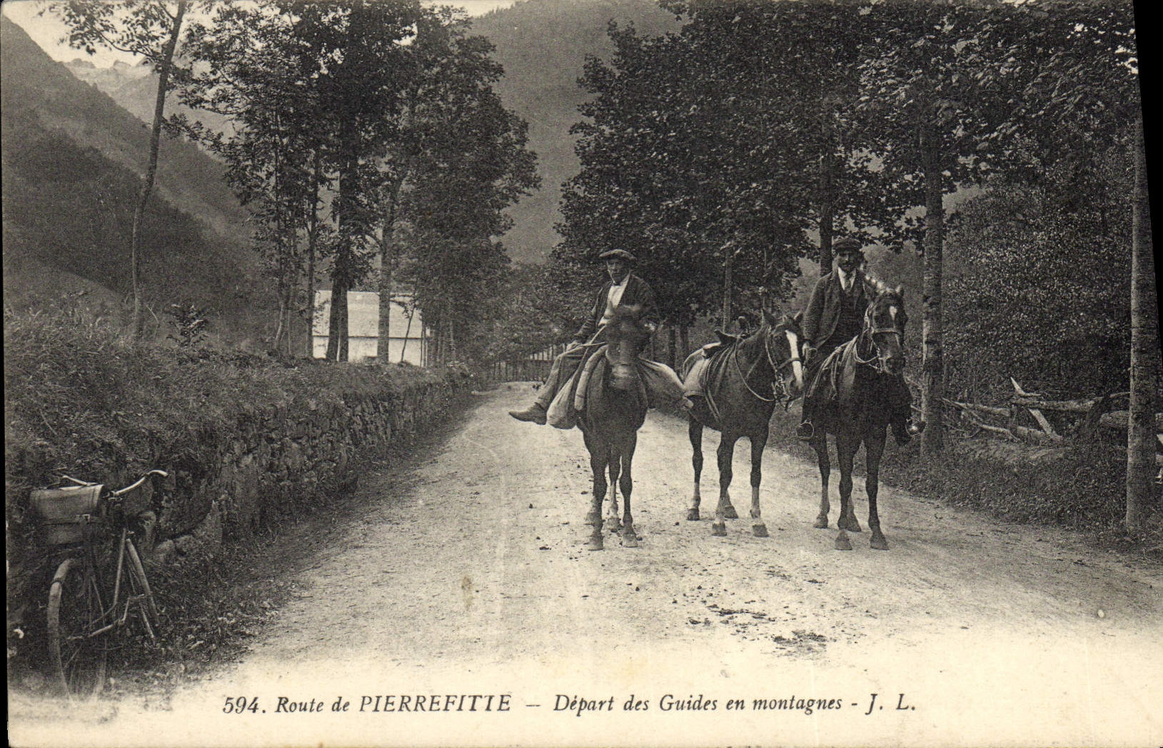 Route de Pierrefitte — Départ des Guides en montagnes — J. L.