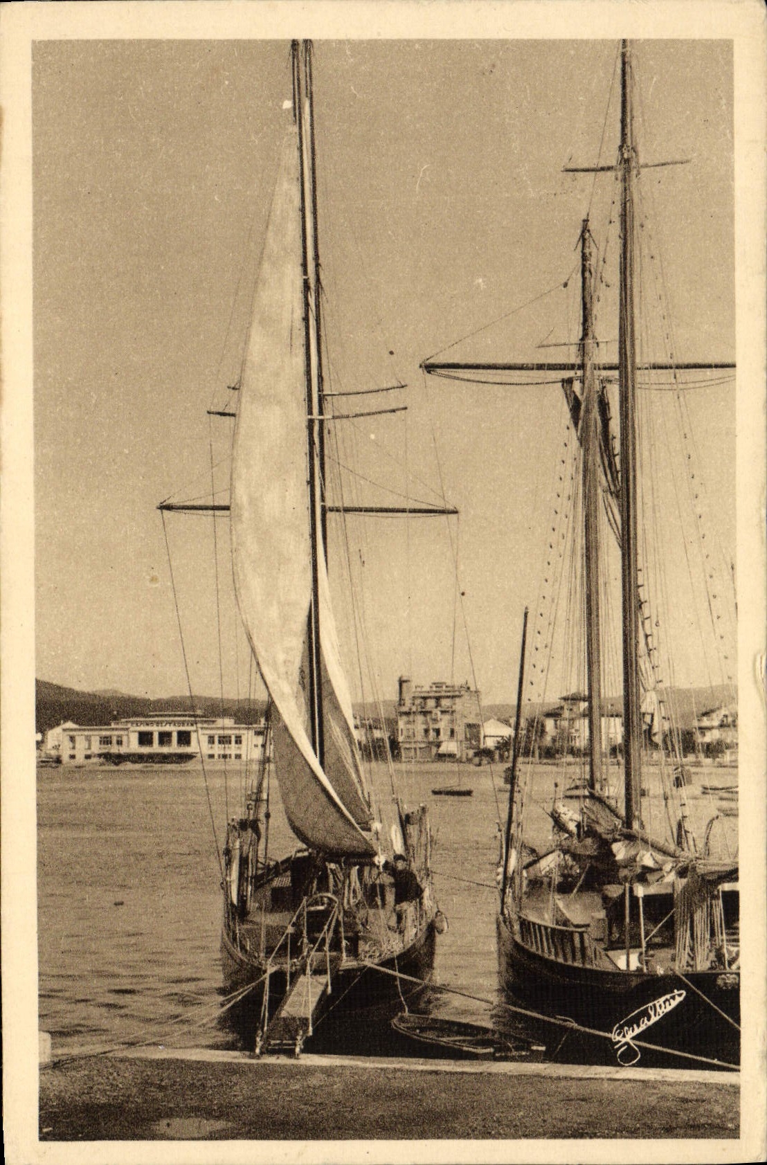 Sainte-Maxime-sur-Mer — Un coin du Port — Edition Gualtieri, n°132