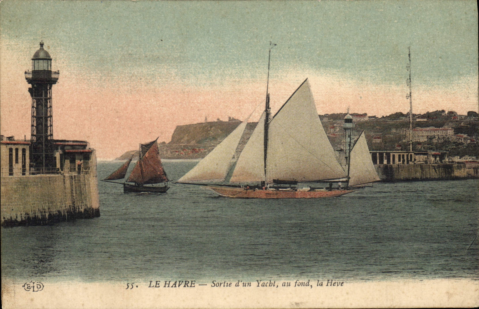 Le Havre — Sortie d'un Yacht, au fond, la Hève — Éditeur E. Le Godey, n°55