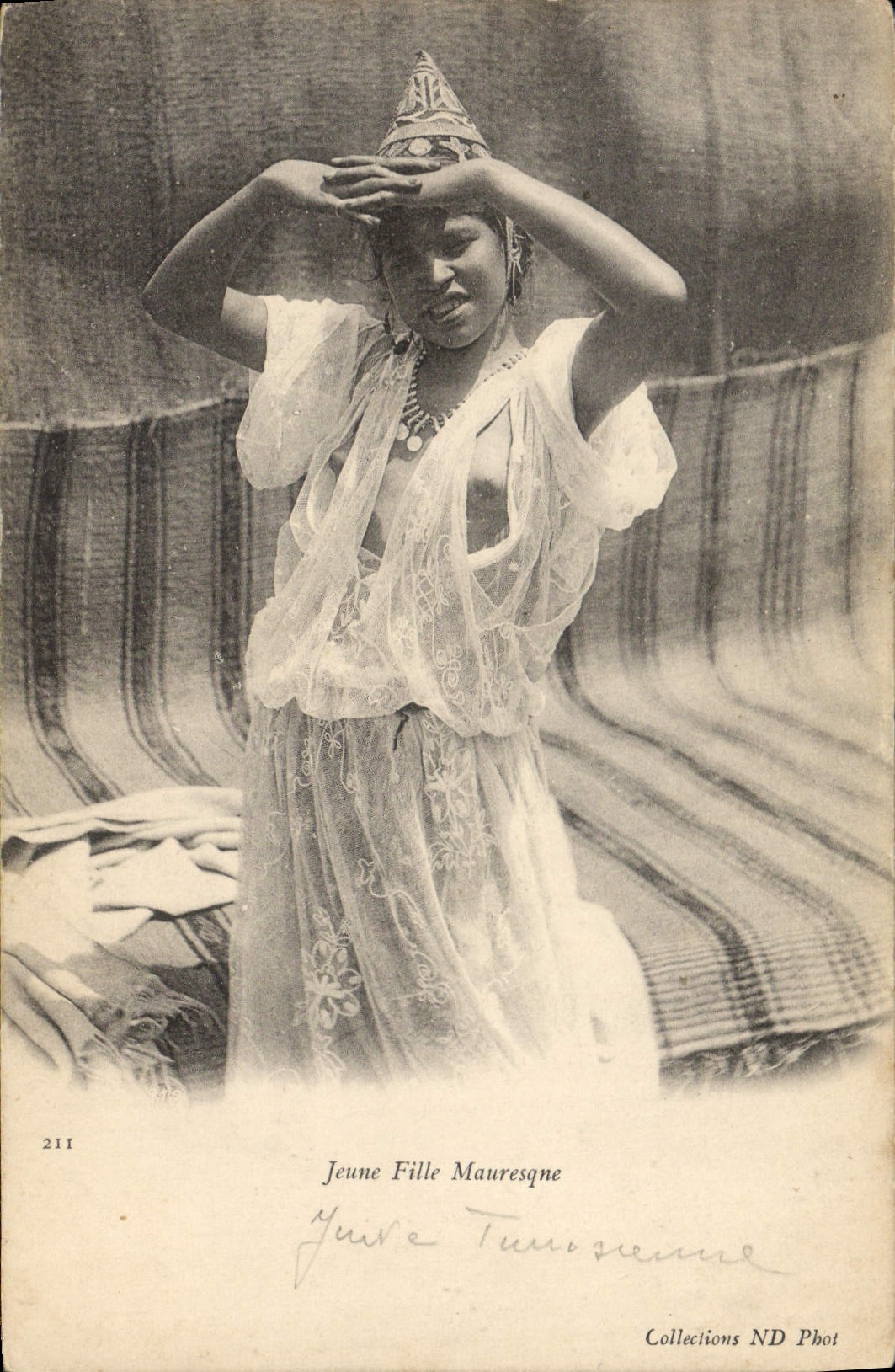 CPA Beaute orientale Jeune fille mauresque 
