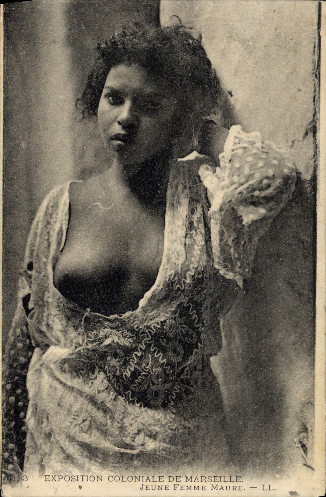 CPA Beaute orientale Exposition coloniale Marseille Jeune femme Maure 