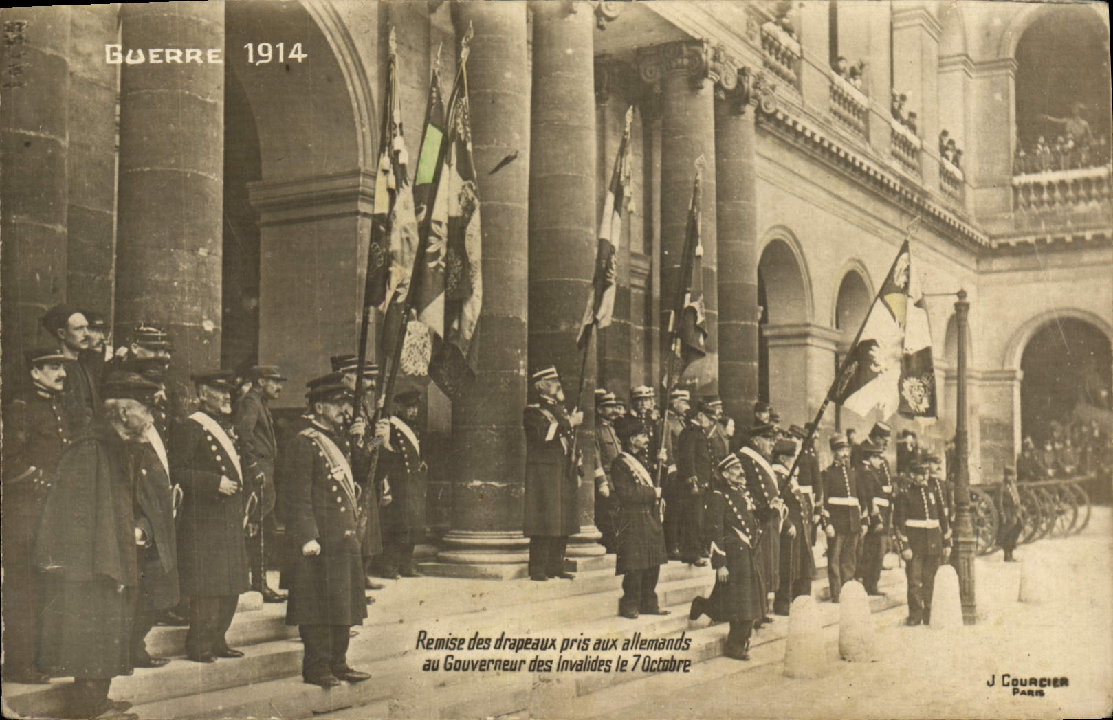 Übergabe der von den Deutschen erbeuteten Fahnen an den Gouverneur der Invaliden — Paris — J. Courcier