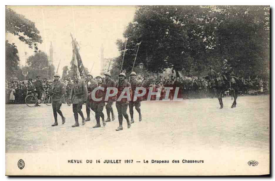 CPA Militaria Revue du 14 juillet 1917 Le drapeau des Chasseurs 