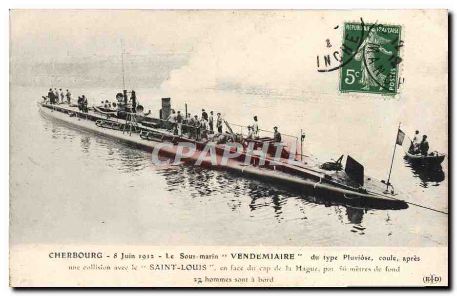 CPA Bateau de guerre Cherbourg Sous-marin Vendemiaire du type Pluviose Collision avec le Saint Louis en face Le Hague