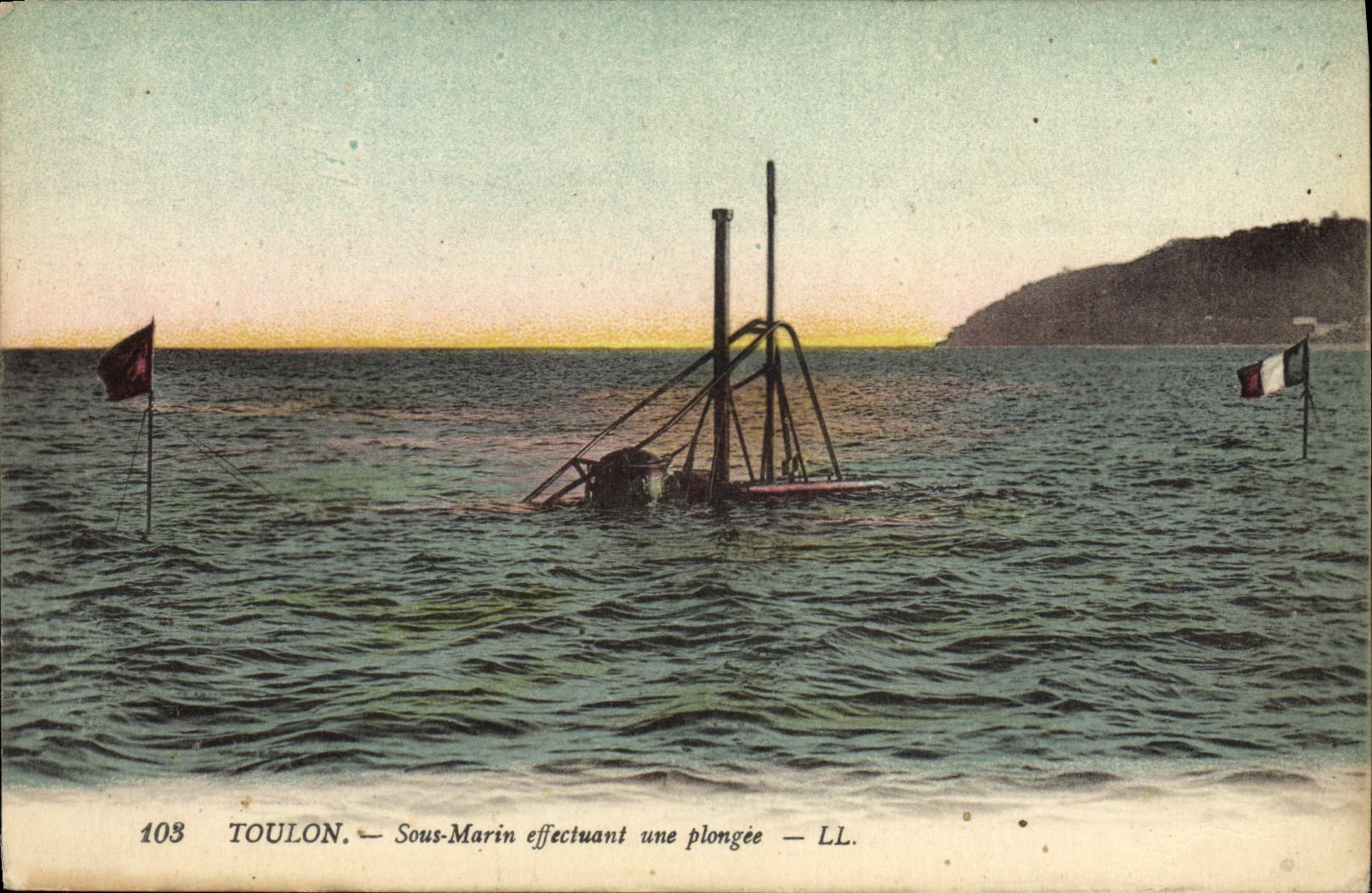 Toulon — Sous-Marin effectuant une plongée — LL. — N° 108