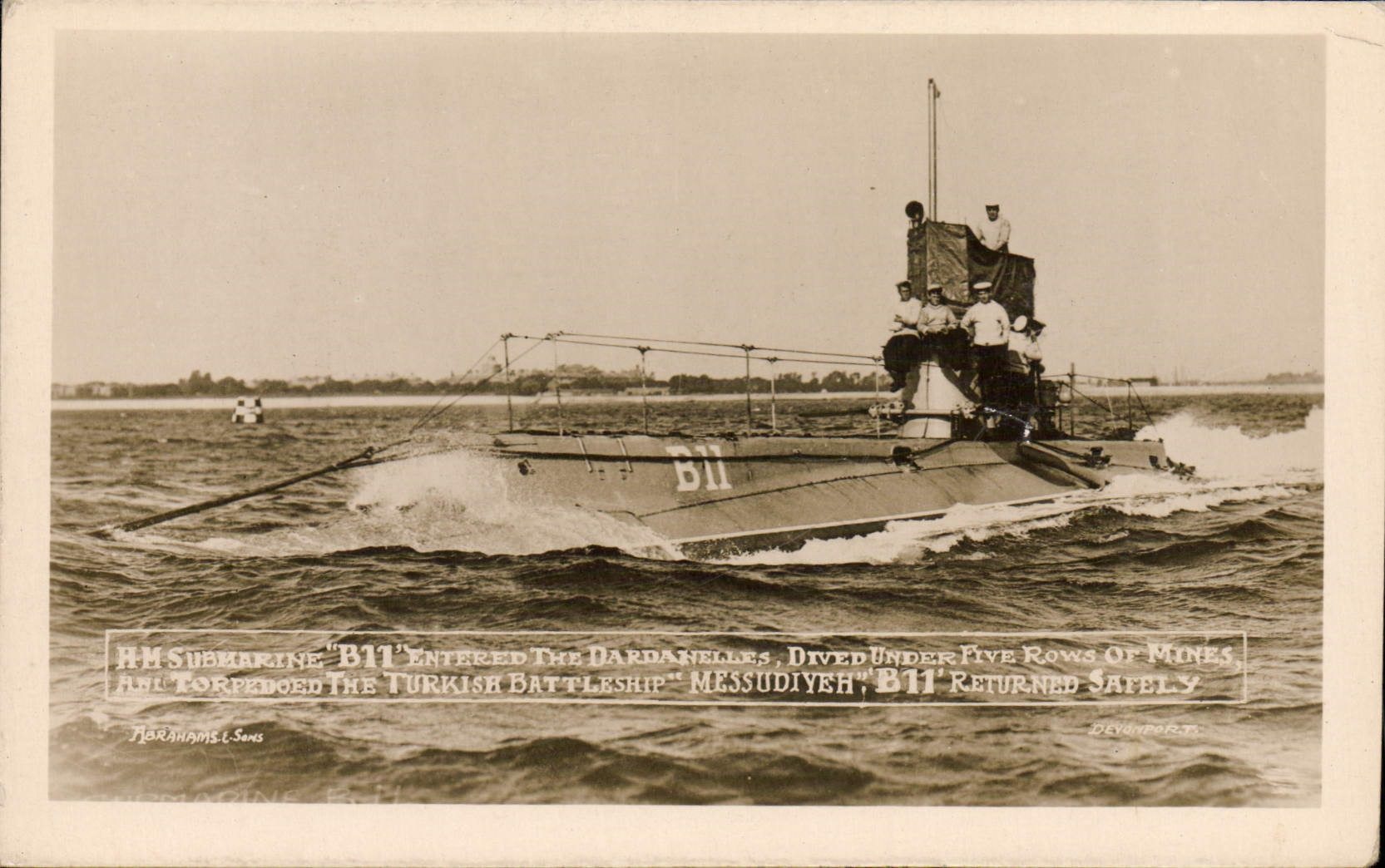 HM Submarine 'B11' — action contre le cuirassé turc 'Messudiyeh' — éditeur Abraham & Sons