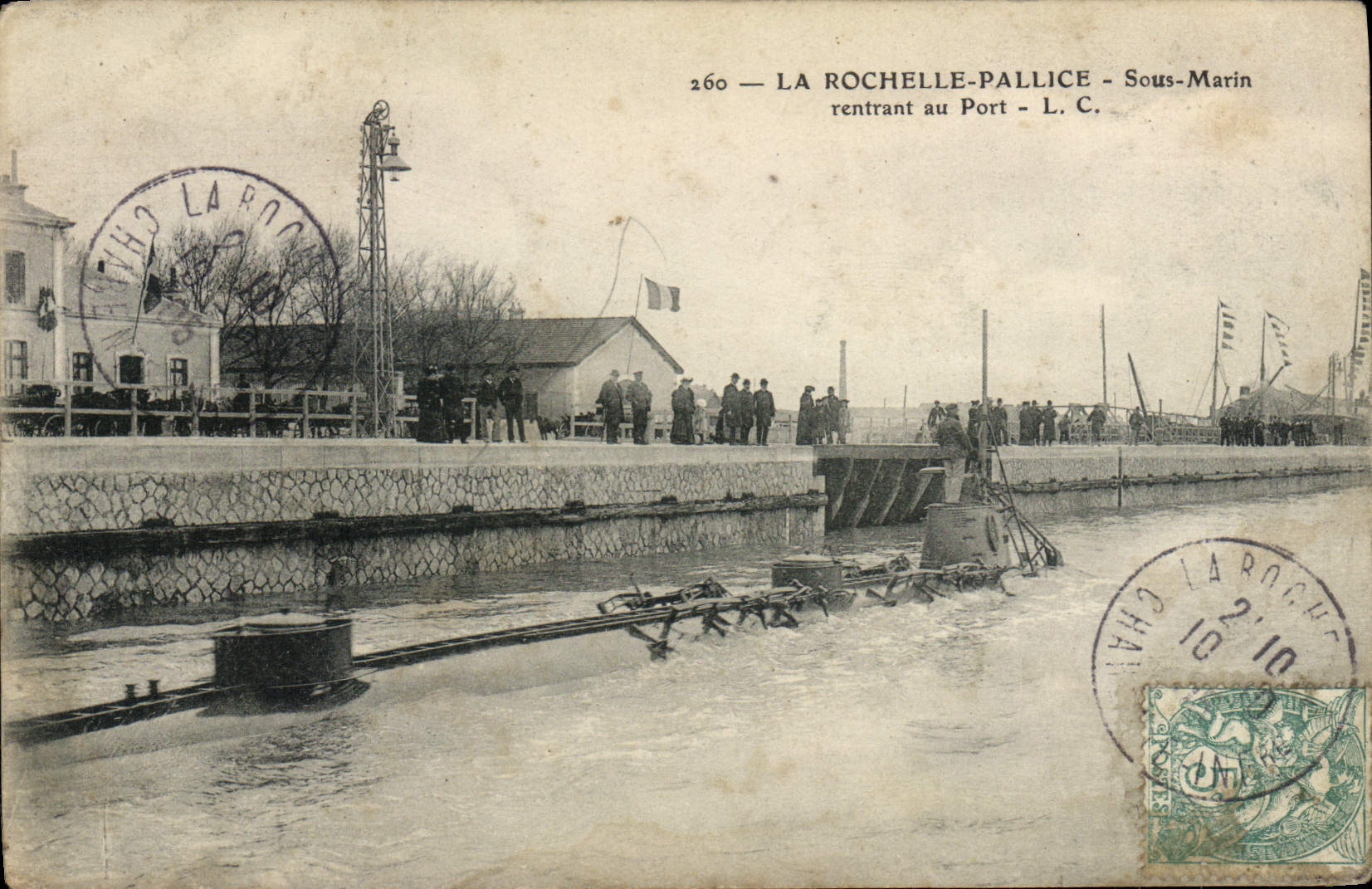 CPA Bateau de guerre La Rochelle pallice Sous-marin rentrant au port 