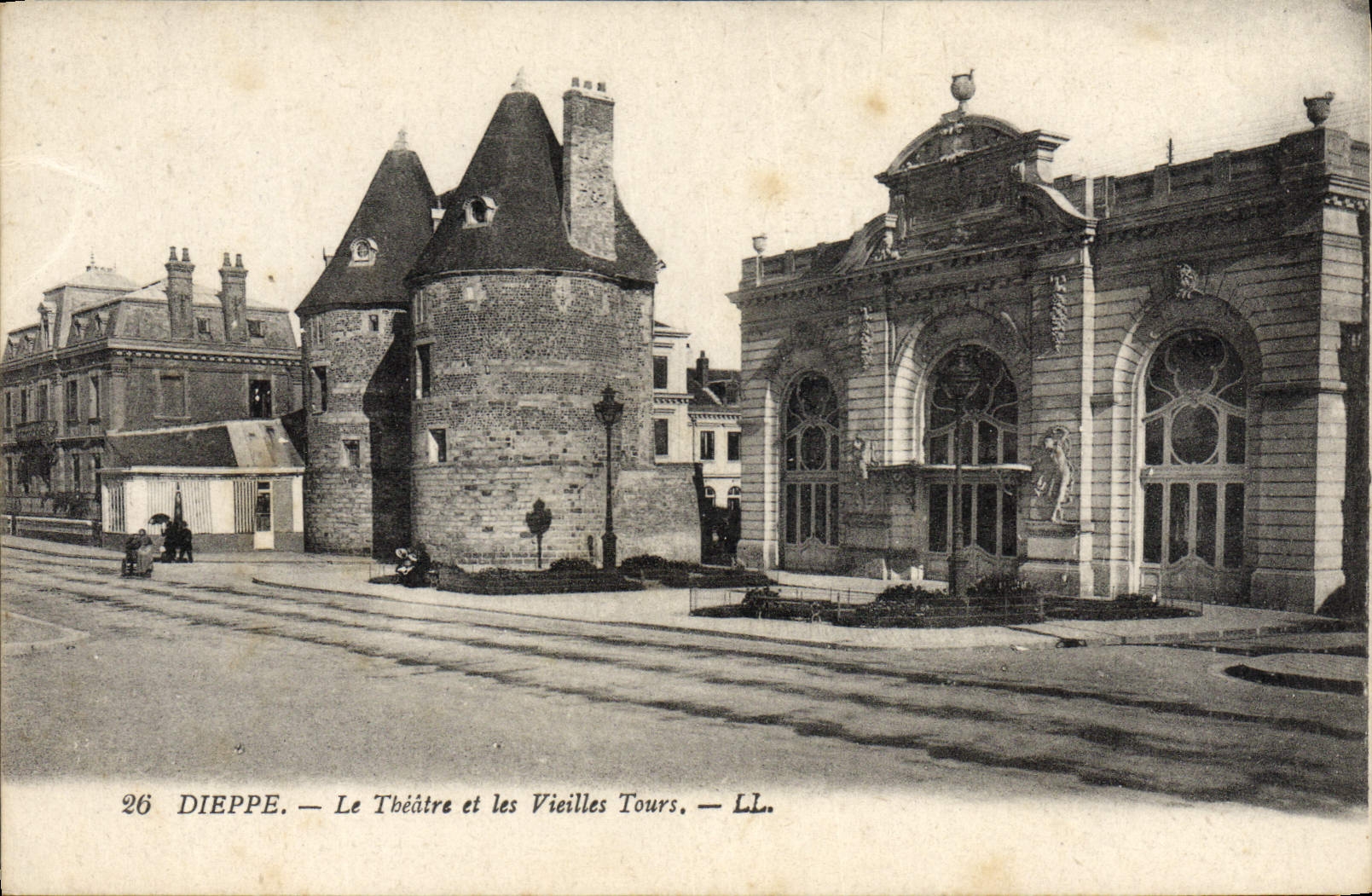 CPA Dieppe Le Theatre et les vieilles tours 