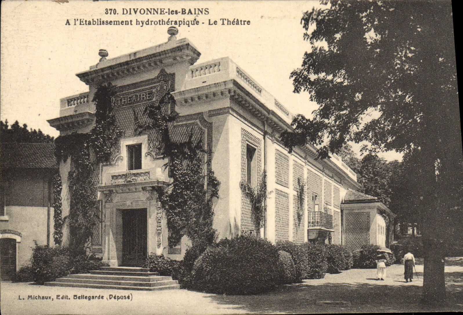 CPA Divonne les Bains A l'etablissement hydrotherapique Le Theatre 