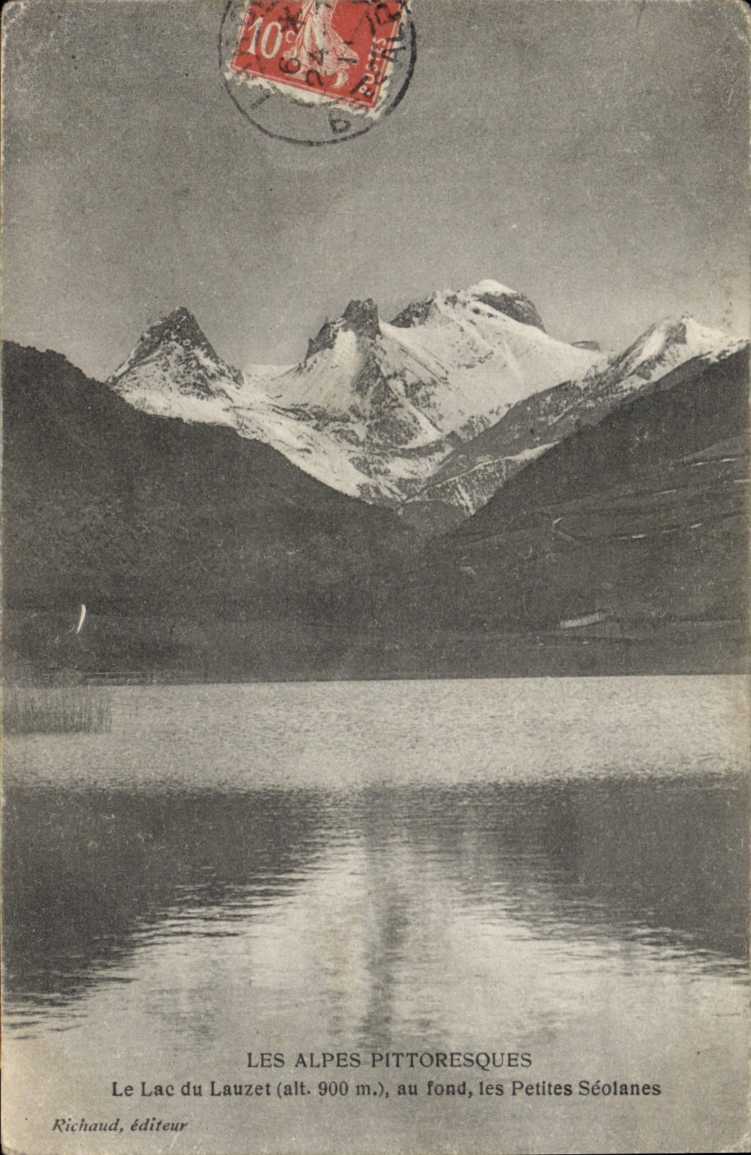 Les Alpes pittoresques — Le Lac du Lauzet (alt. 900 m.), au fond, les Petites Séolanes — Richaud, éditeur