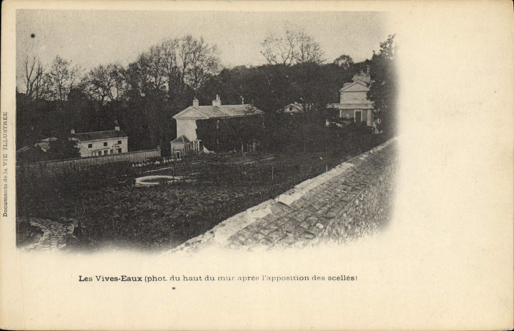 Les Vives-Eaux — vue depuis le haut du mur après l'apposition des scellés — Documents de la VIE ILLUSTRÉE