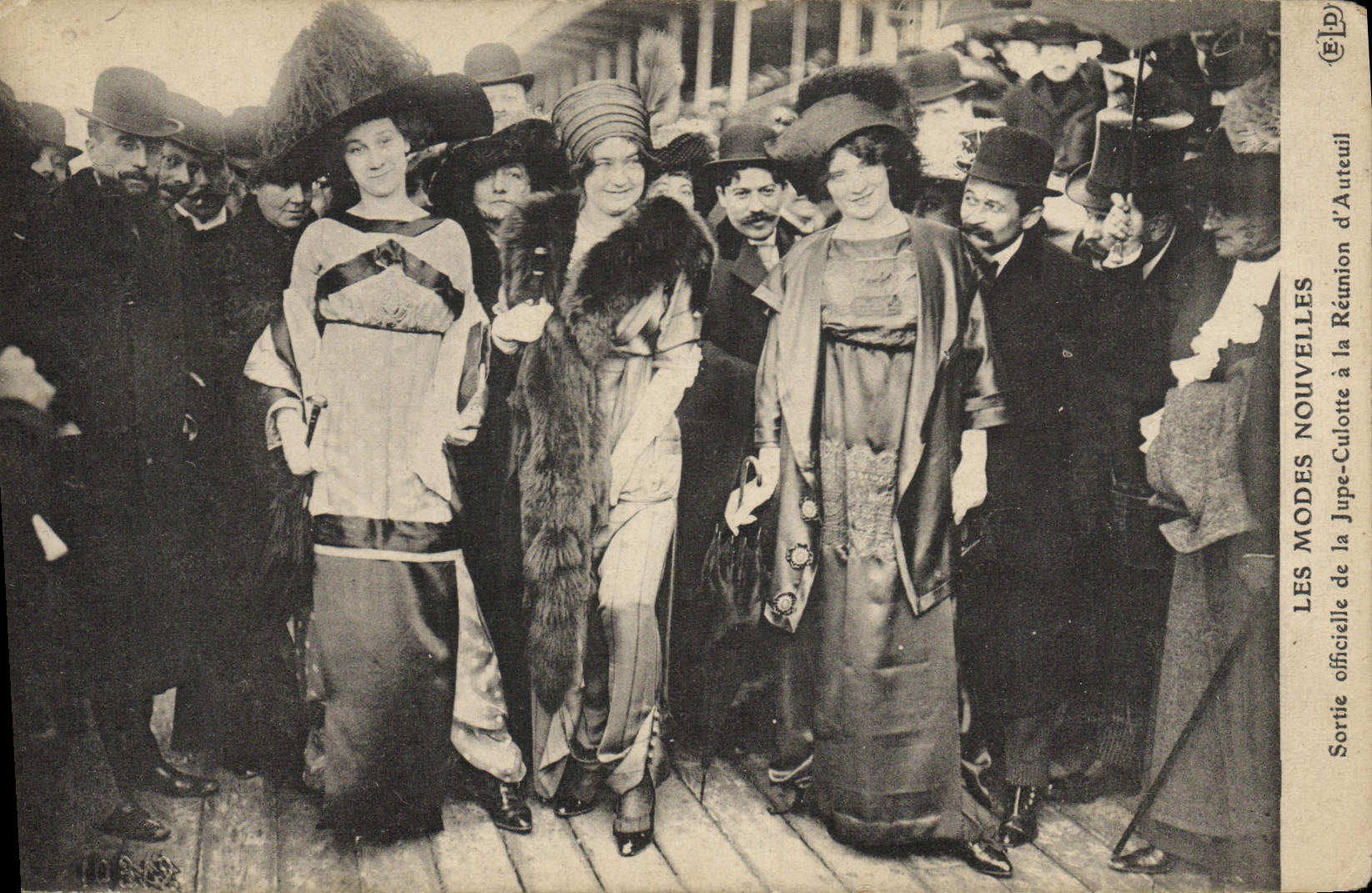 Les Modes Nouvelles — Sortie officielle de la Jupe-Culotte à la Réunion d'Auteuil — Éditeur (E.P.D.)