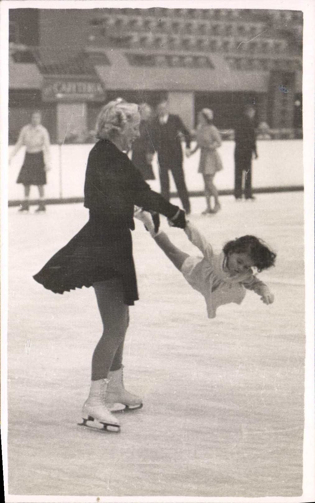 CARTE PHOTO Sports d'hiver Patinage Femme Enfant