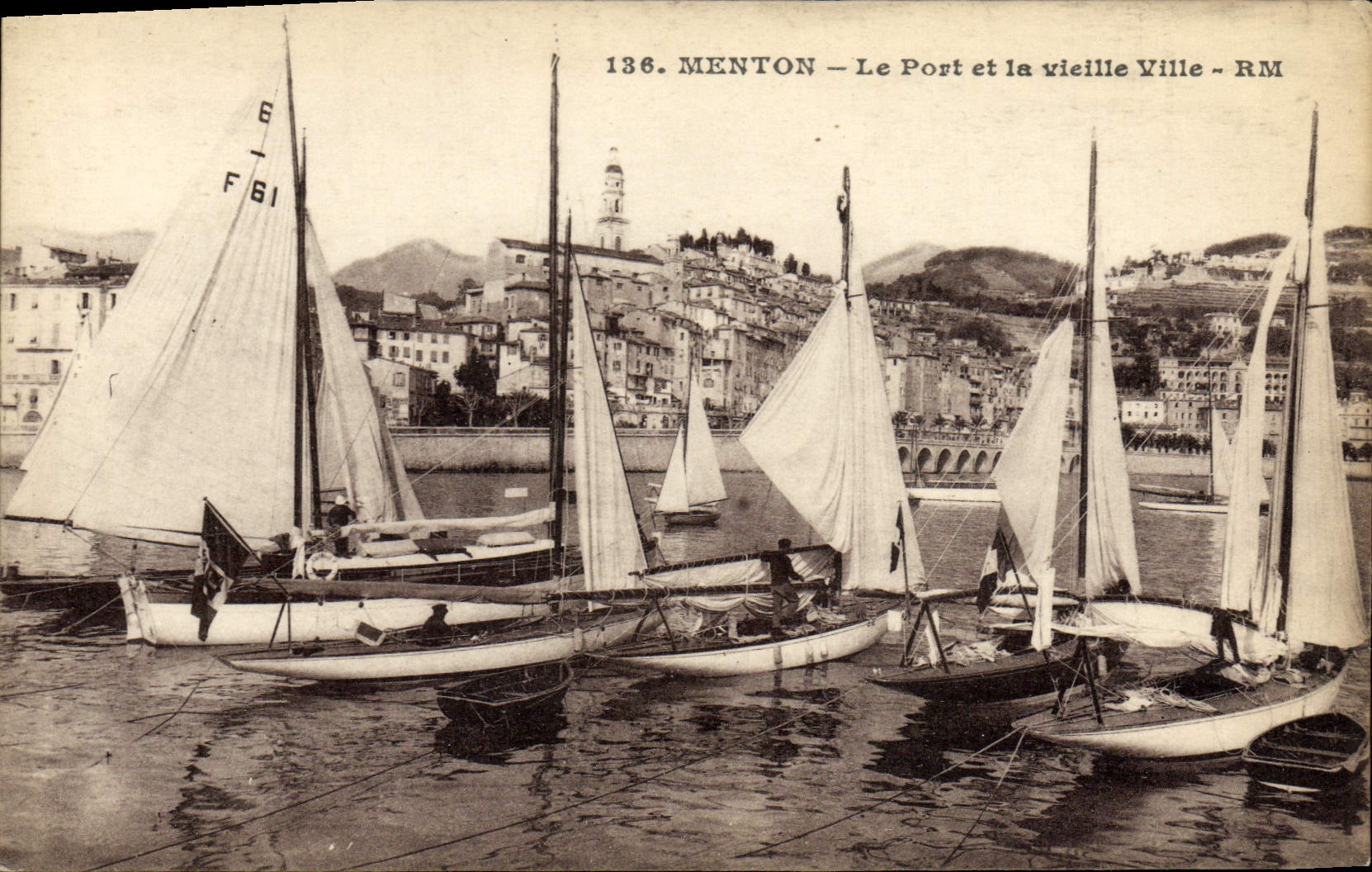 CPA Bateau Voilier Menton Le port et la vieille ville