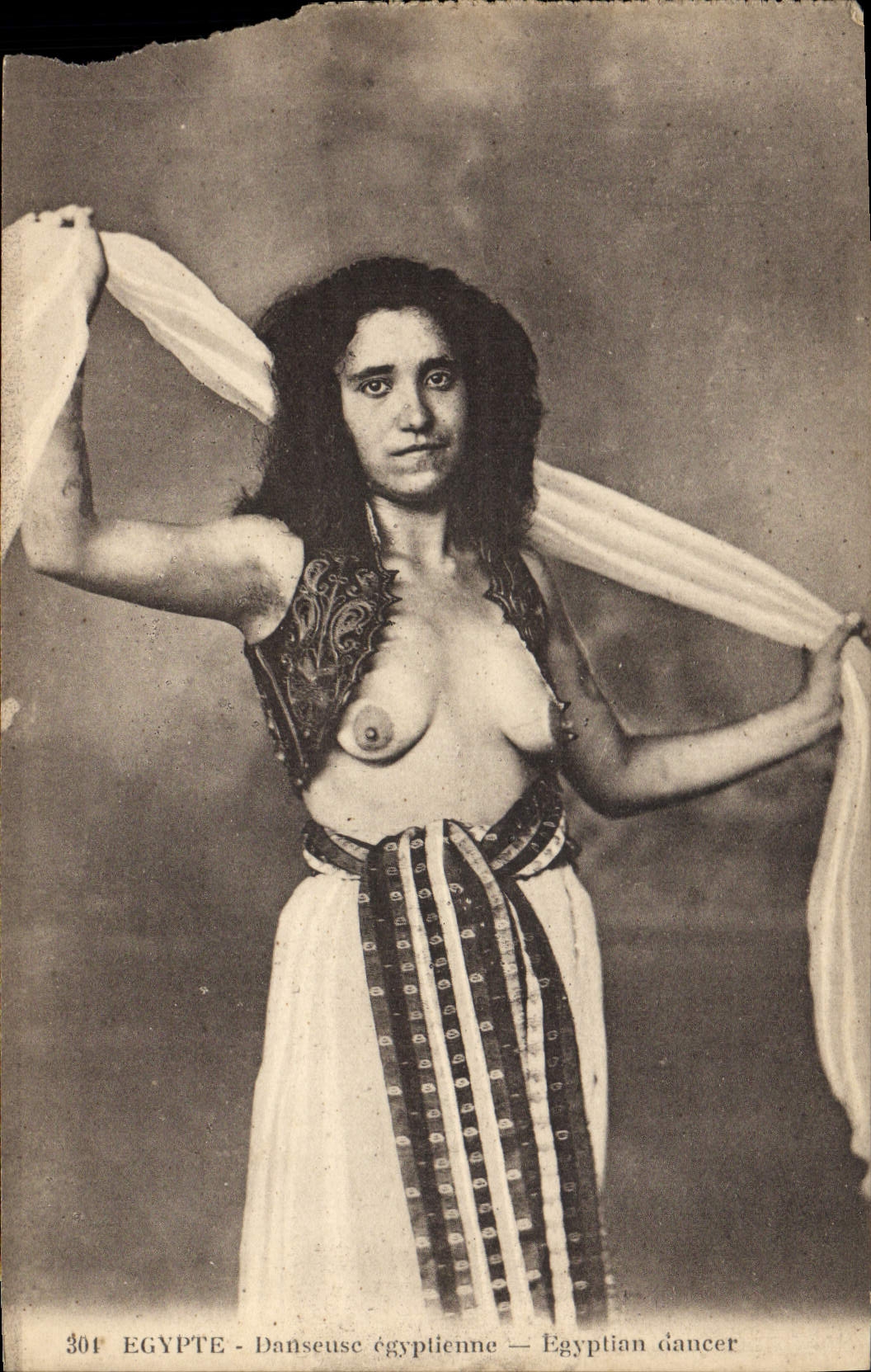 CPA Nu erotique Femme Egypte Egypt Danseuse egyptienne 
