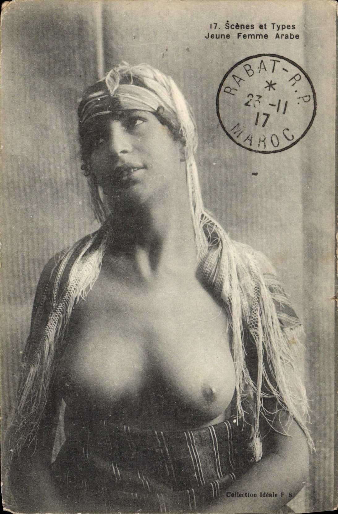 CPA Nu erotique Femme Jeune femme arabe
