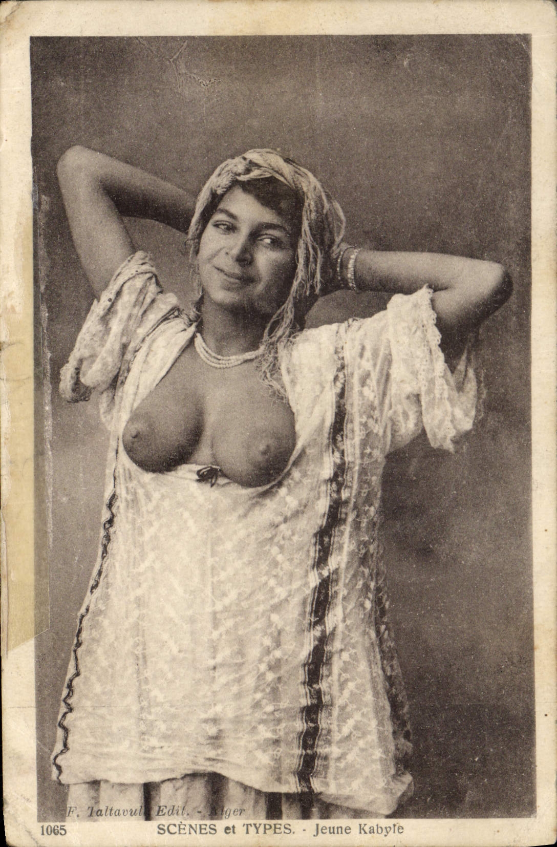 CPA Nu erotique Femme Jeune kabyle