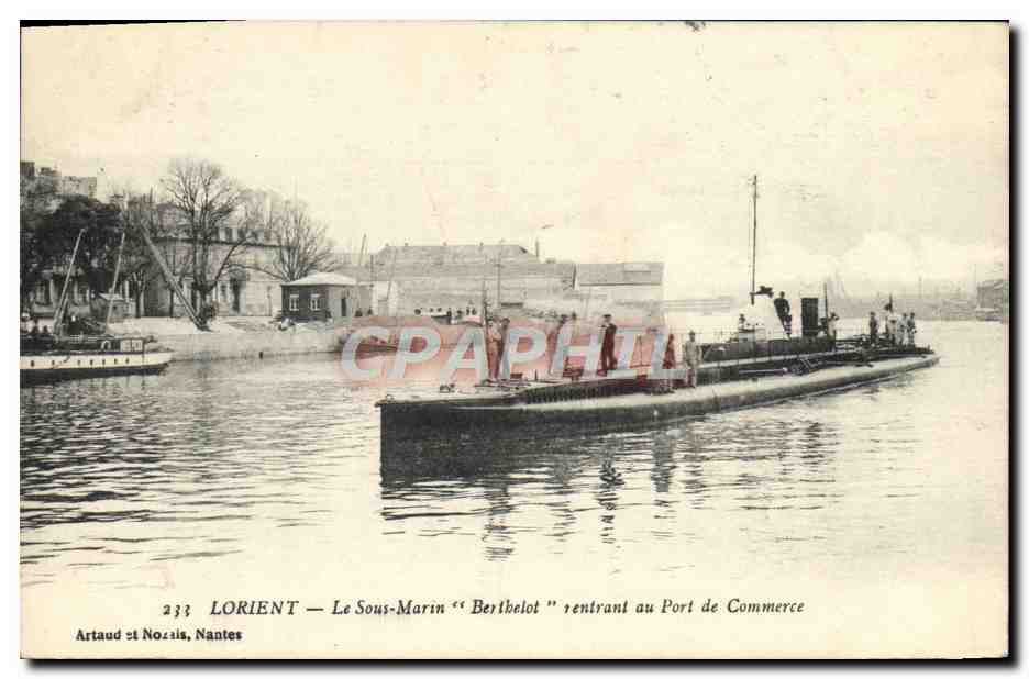 Lorient — Le Sous-Marin "Berthelot" rentrant au Port de Commerce — Artaud et Nozais, Nantes
