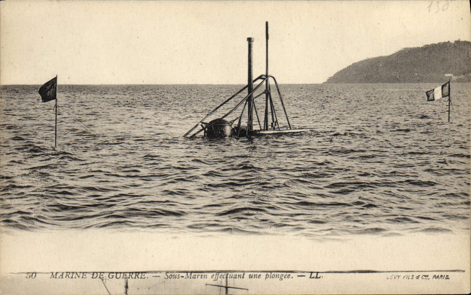 Sous-Marin effectuant une plongée — Marine de Guerre — Éditeur Lévy Fils & Cie, Paris, n°50