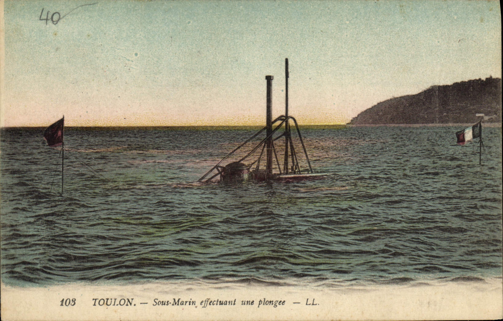 Toulon — Sous-Marin effectuant une plongée — LL.