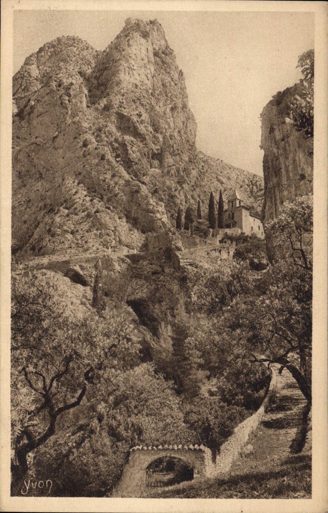 Moustiers-Sainte-Marie — Chapelle Notre-Dame de Beauvoir d'Entre-Roches — Édition d'Art YVON, N° 89