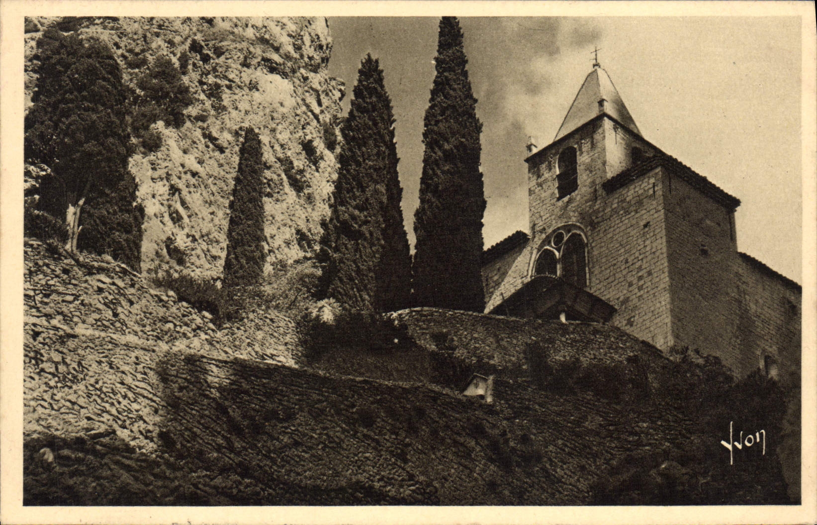 Moustiers-Sainte-Marie — Chapelle Notre-Dame de Beauvoir (XIIe s.) — Yvon