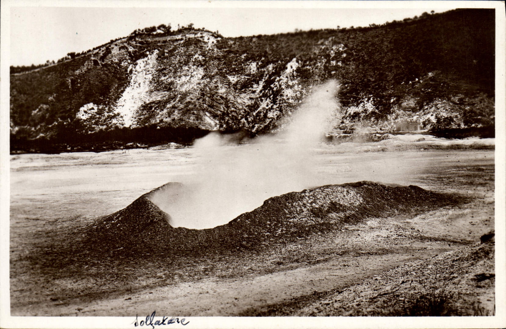Solfatara di Pozzuoli — Geyser en éruption — Fratelli De Luca - Anverso