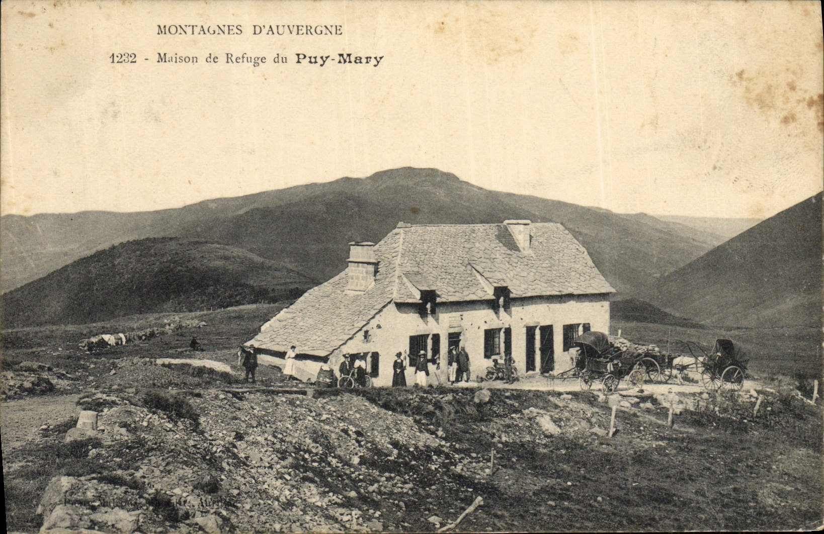 Maison de Refuge du Puy-Mary — Montagnes d'Auvergne — éditeur A. Aubert