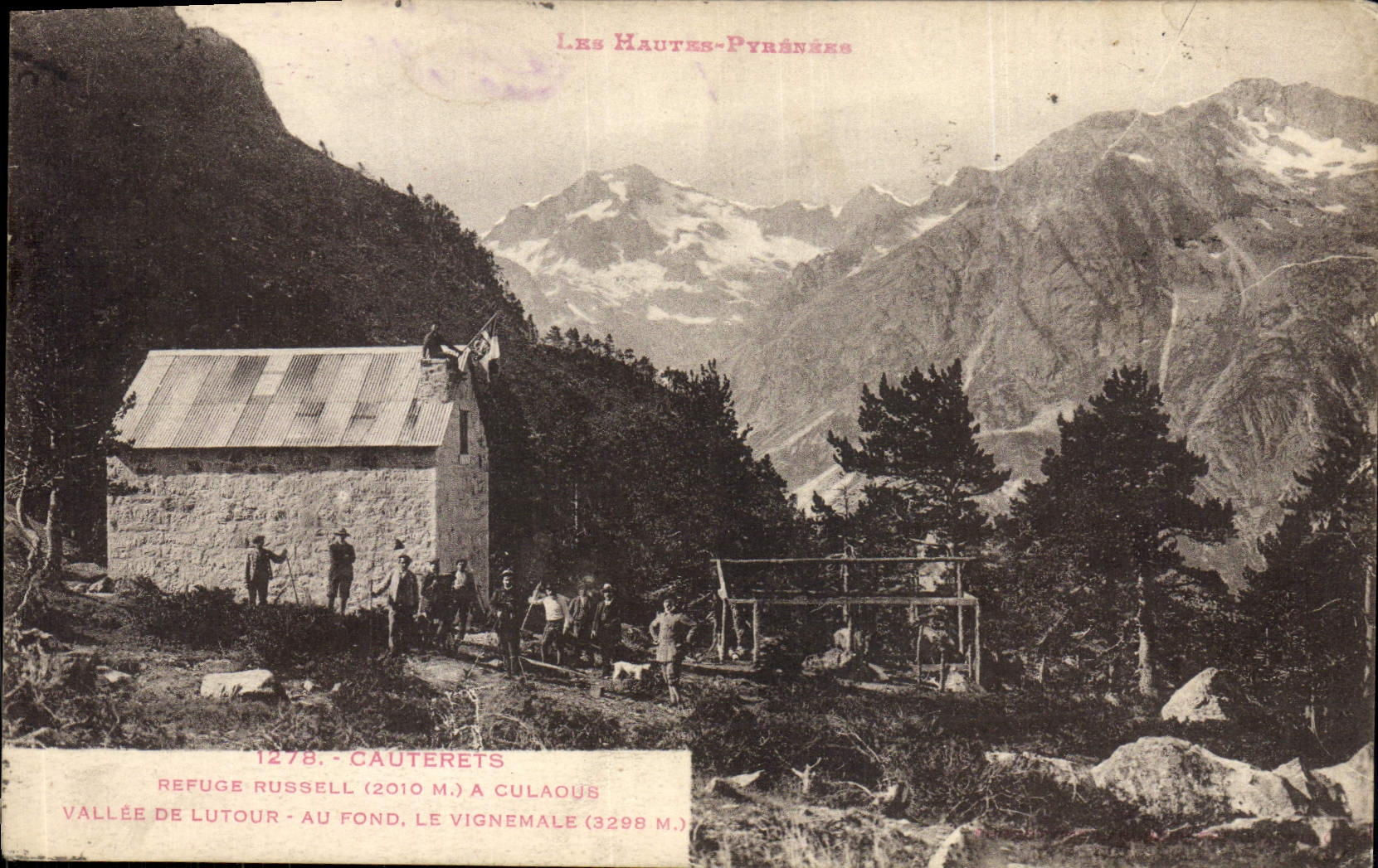 Refuge Russell - Cauterets — Les Hautes-Pyrénées, vue de la vallée de Lutour avec le Vignemale en arrière-plan