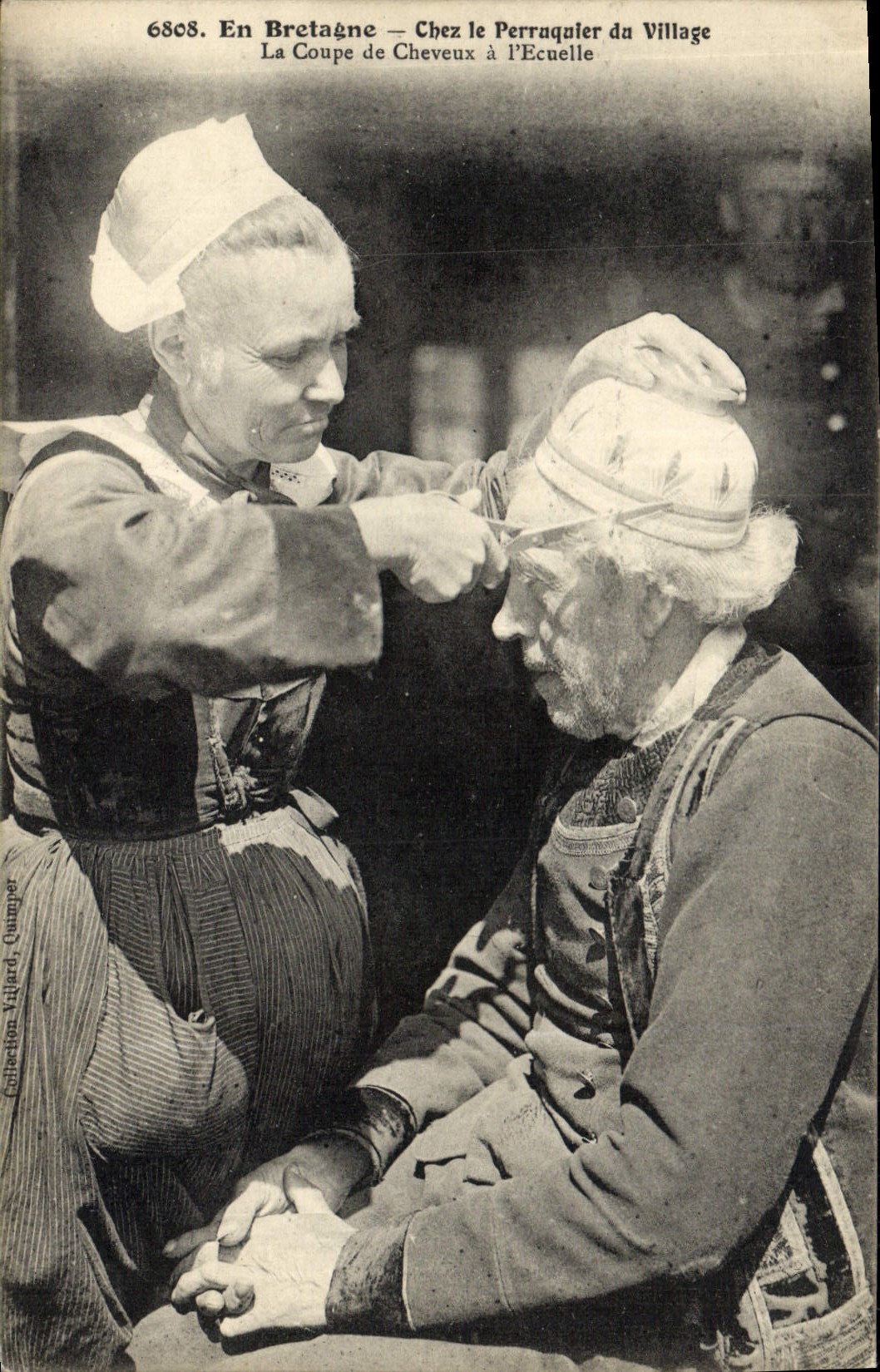 En Bretagne — Chez le Perraquier du Village — La Coupe de Cheveux à l'Ecuelle — G. Girard, numéro 6808