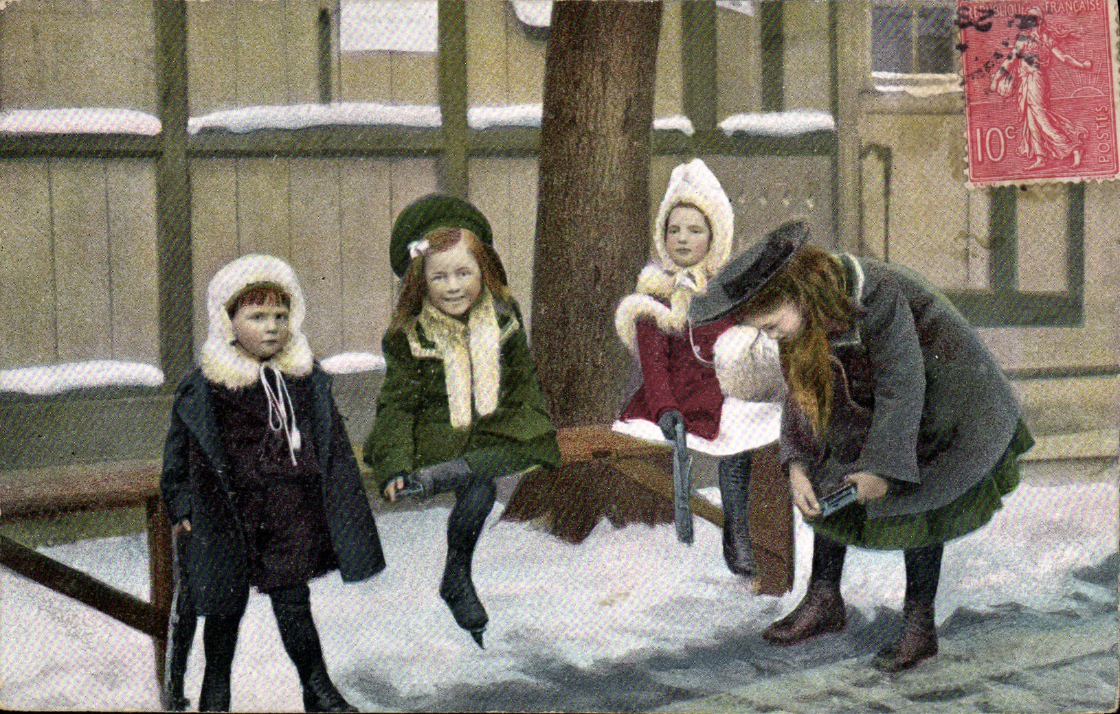 Enfants jouant au patinage — scène hivernale — éditeur non visible