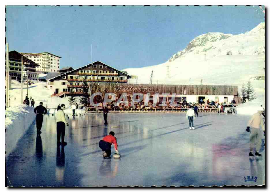 CPM Sports d'hiver Alpe d'Huez Curling sur la patinoire La belle Aurore La residence La Menandiere et le telepherique 