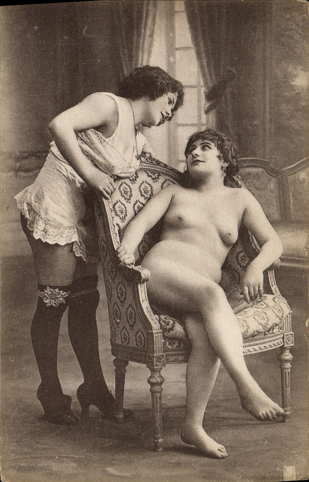 Deux femmes — scène intime — Lagache, Série 6