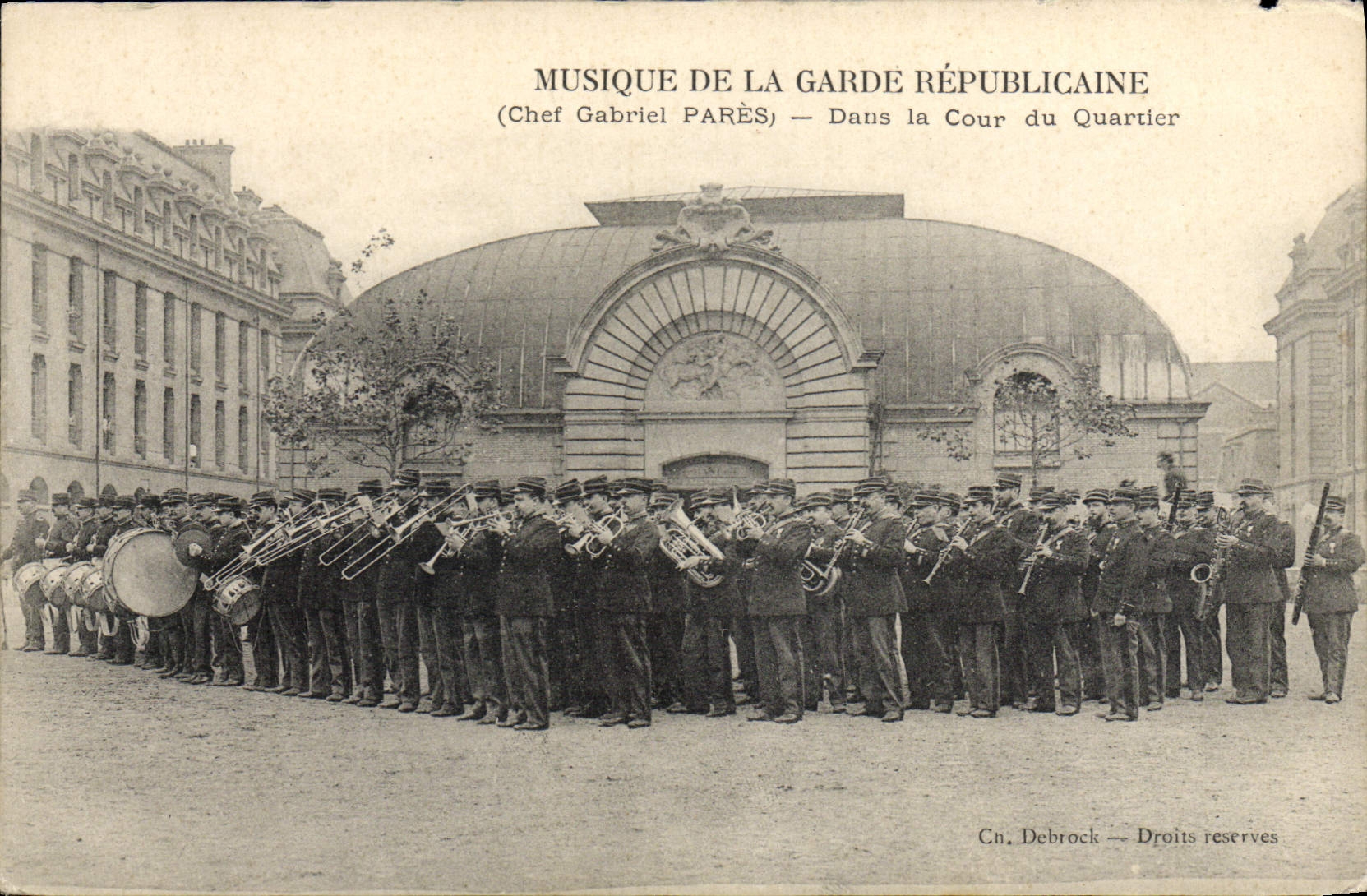 CPA Militaria Garde Republicaine Musique Chef Gabriel Pares Dans la cour du quartier
